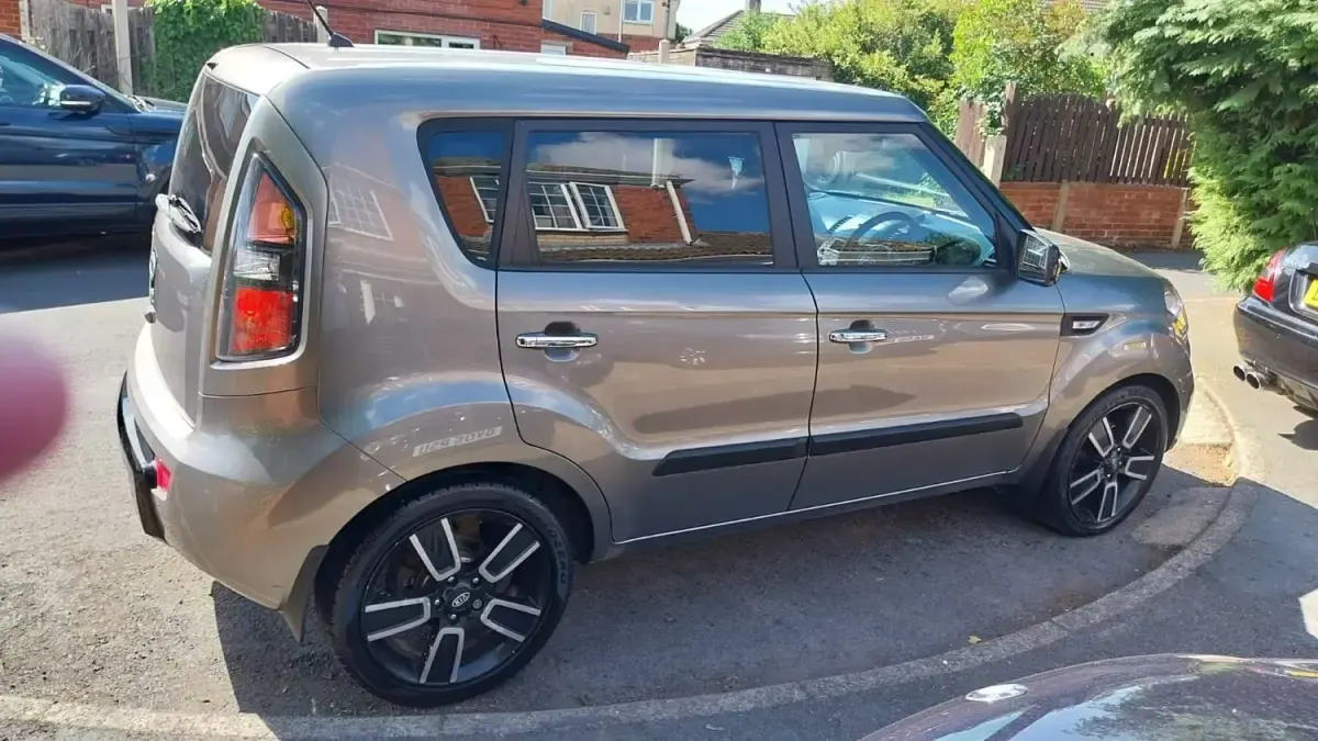 Second-hand Kia Soul 126 CP (92 kW) 2011 Argintiu SUV