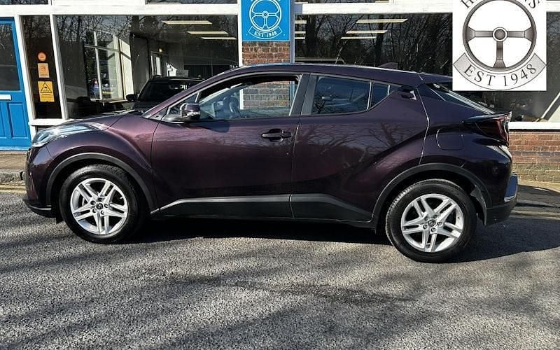 Used Toyota C-HR 122 HP (89 kW) 2023 Mauve/purple SUV