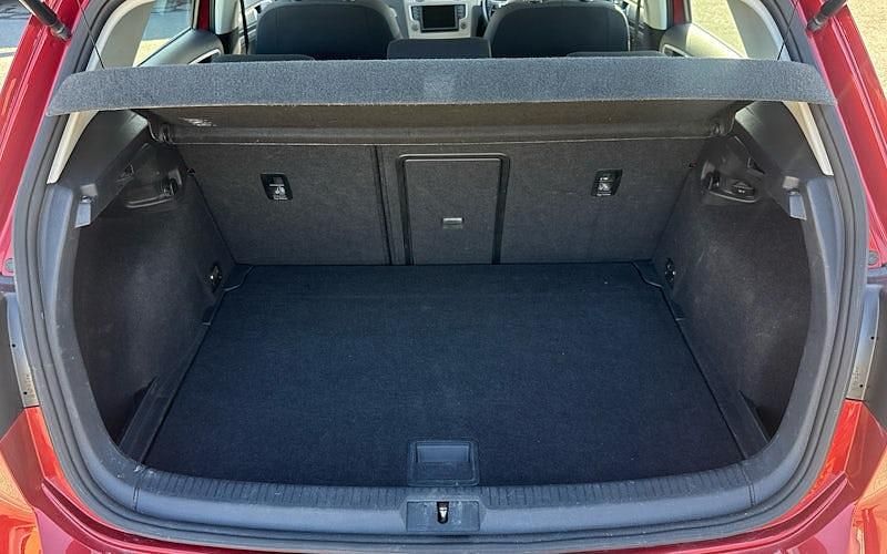 Used VW Golf VII Edition 125 HP (91 kW) 2016 Red Hatchback