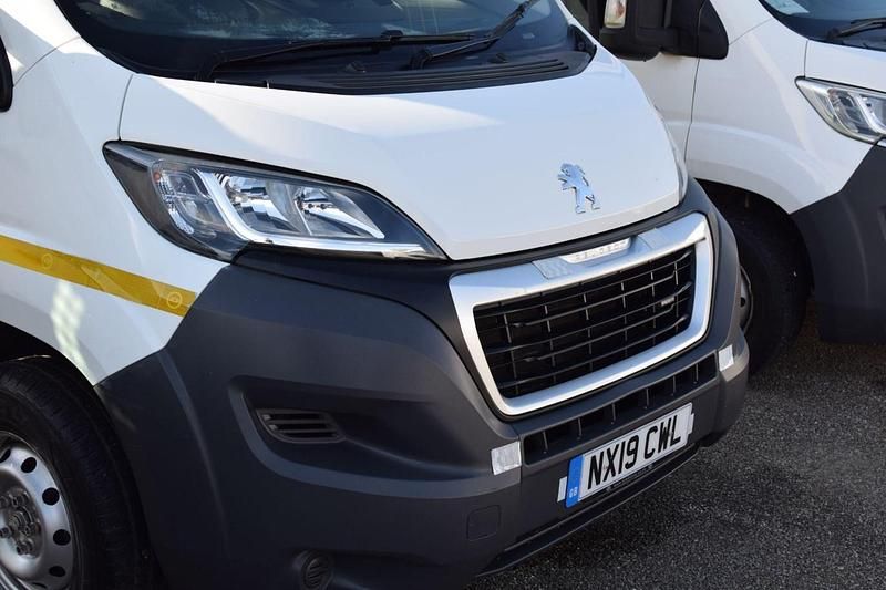 Second-hand Peugeot Boxer 130 CP (95 kW) 2019 Alb Van