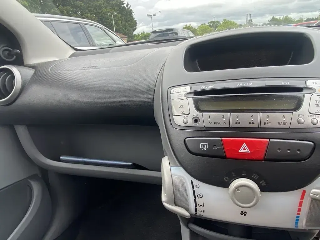 Used Peugeot 107 68 HP (50 kW) 2007 Silver Hatchback