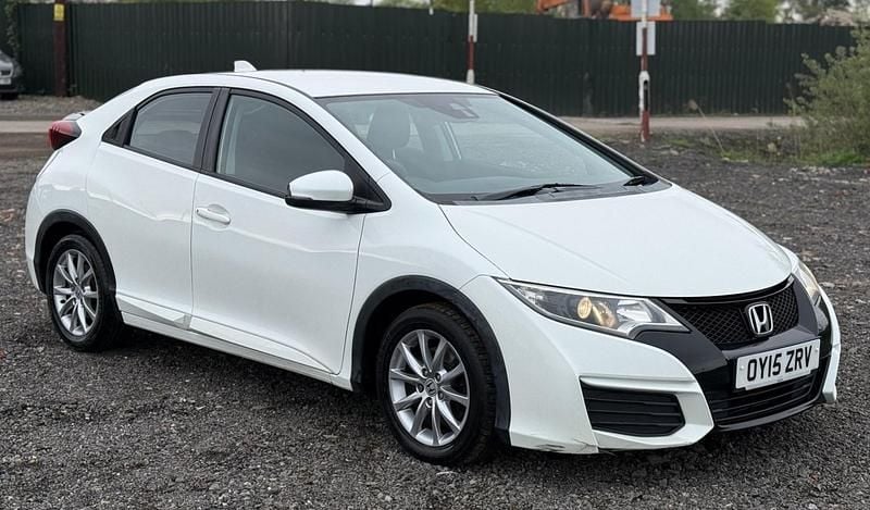 Used Honda Civic S 120 HP (88 kW) 2015 White Hatchback