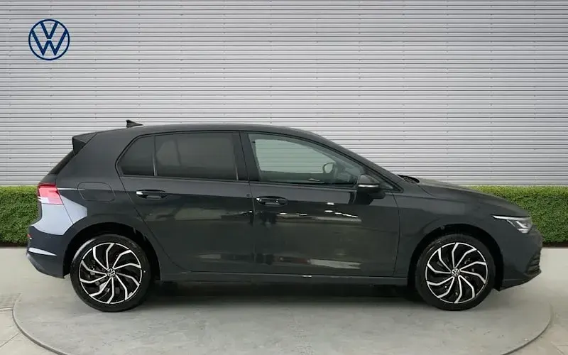 Second-hand VW Golf VIII Life 110 CP (80 kW) 2023 Hatchback