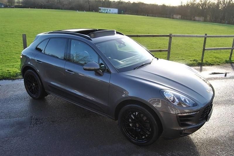 Used 2014 Porsche Macan SUV | £21,990 (A bit pricey) - Image 1/1