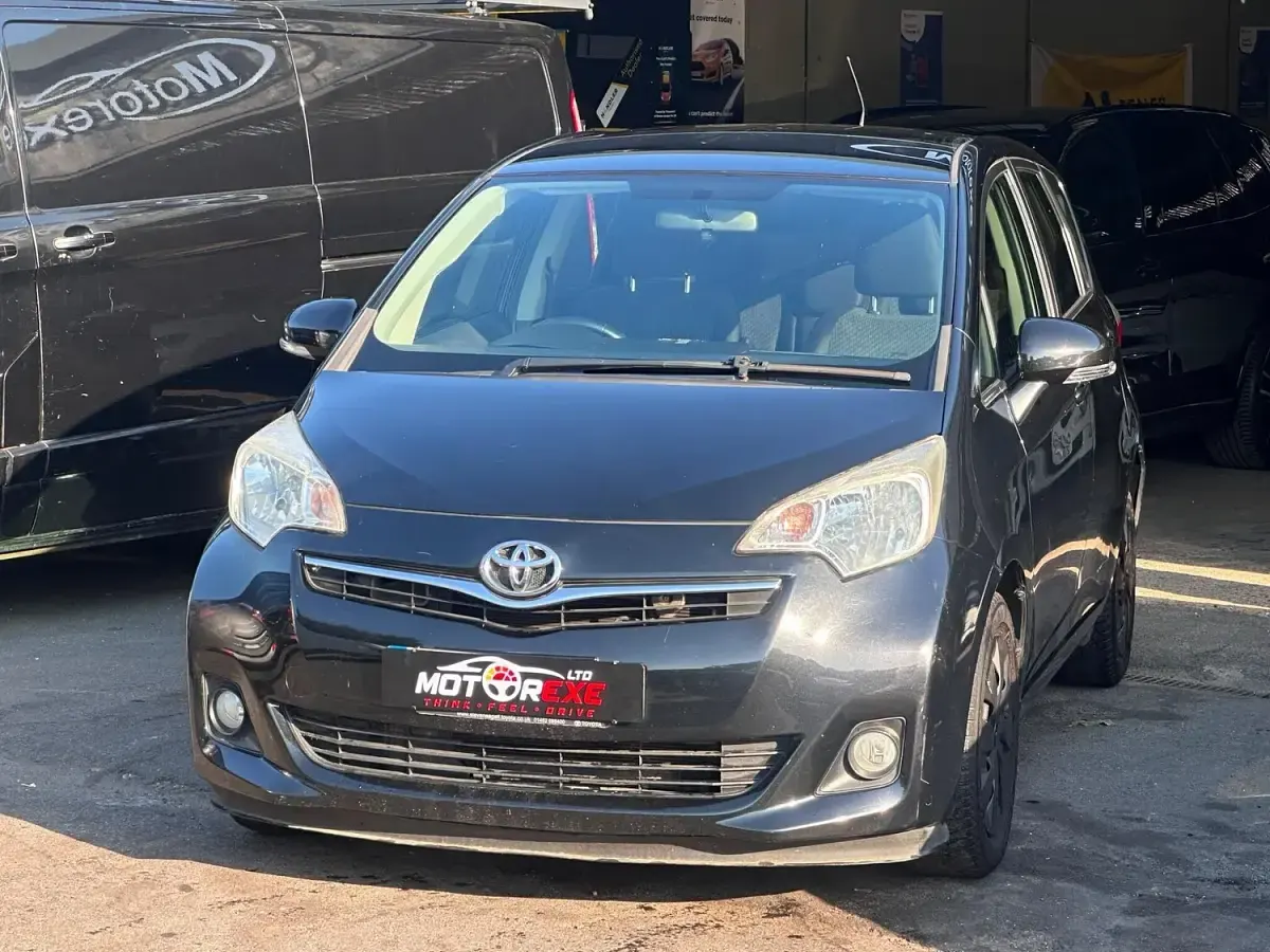 Used Toyota Verso 2011 Black MPV