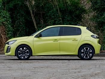 Used Peugeot 208 Allure 101 HP (74 kW) 2025 Yellow Hatchback