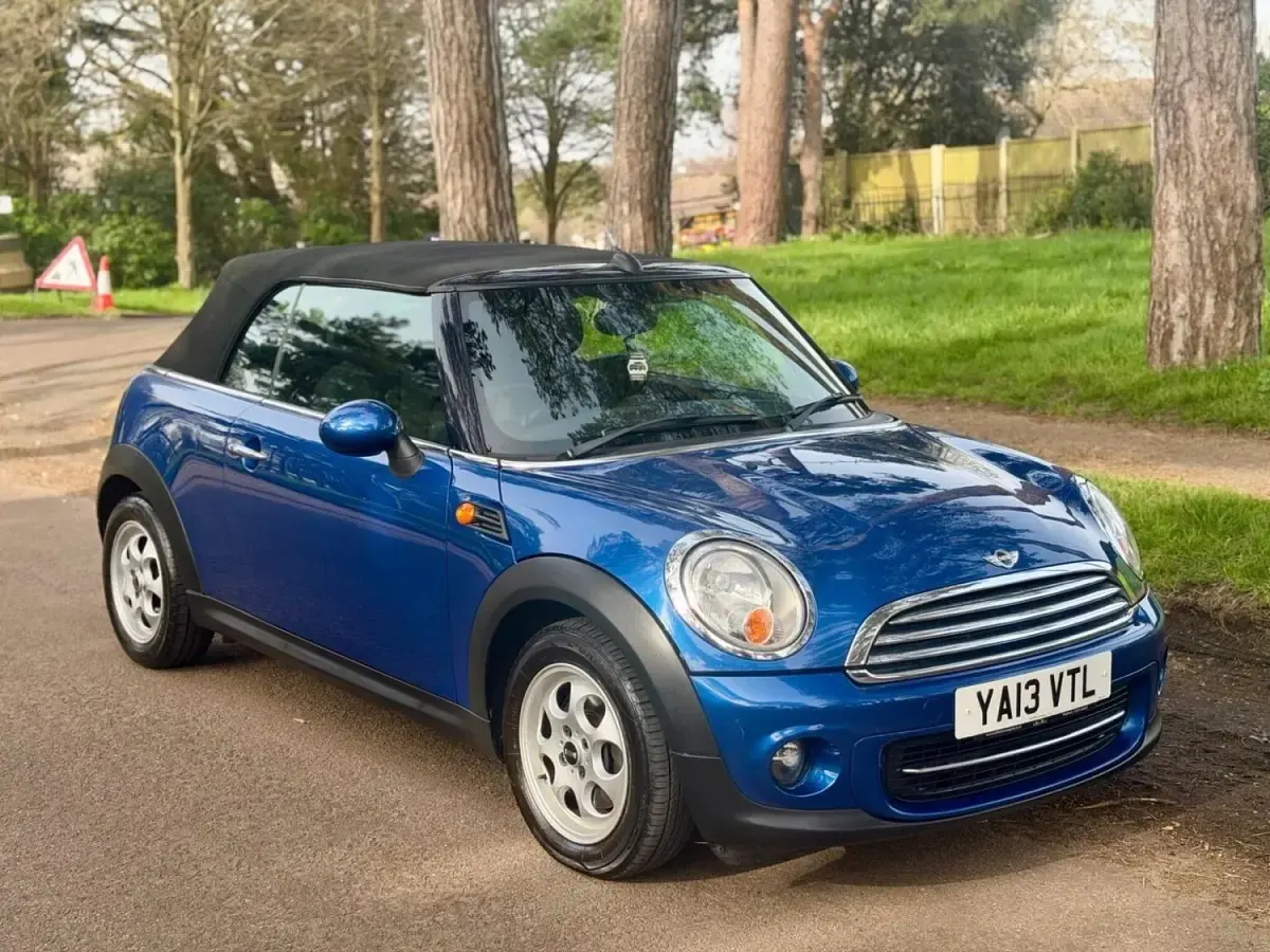 Usado Mini Cooper Cabriolet 122 HP (89 kW) 2013 Azul Cabrios