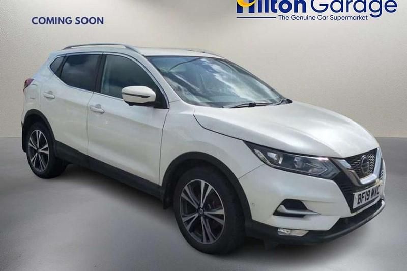 Used Nissan Qashqai N-Connecta 2019 White SUV