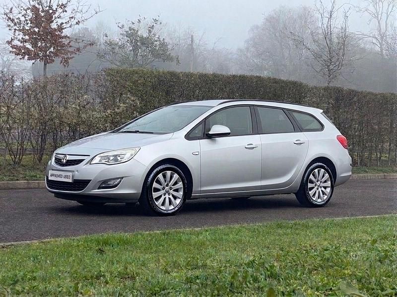 Używany Vauxhall Astra 2012 Srebrny Kombi