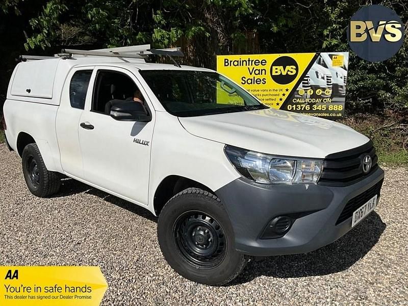 Used Toyota HiLux Active 150 HP (110 kW) 2018 White Pickup