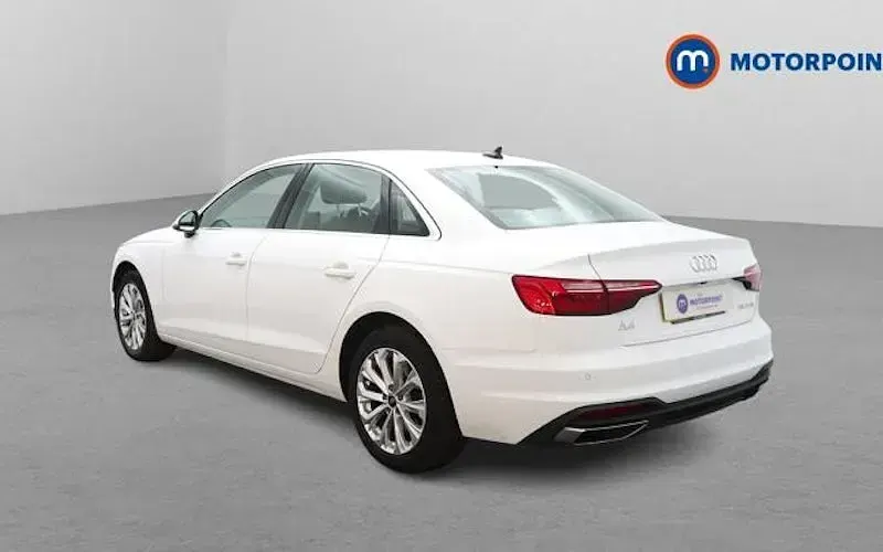 Usado Audi A4 150 HP (110 kW) 2023 Branco Sedan