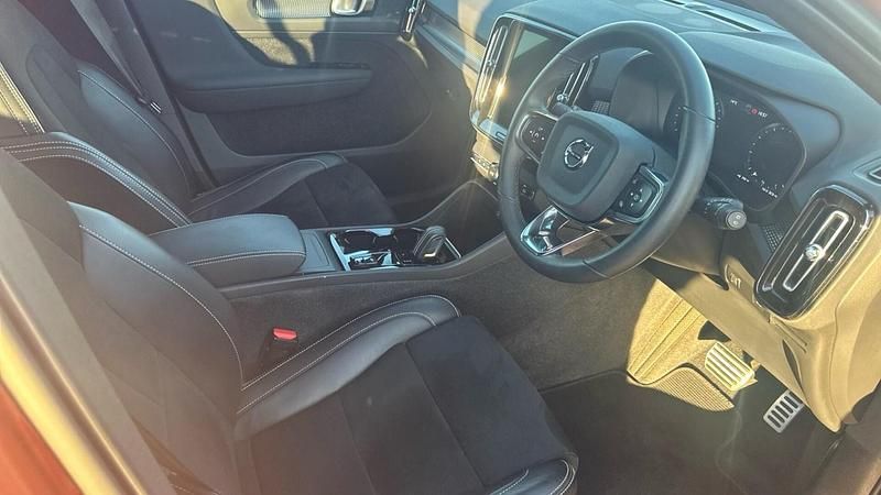 Used Volvo XC40 R-Design Pro 2021 Red SUV