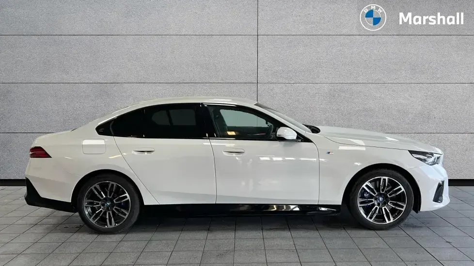 Usado BMW i5 M Sport 250 kW (340 HP) 2024 Branco Sedan