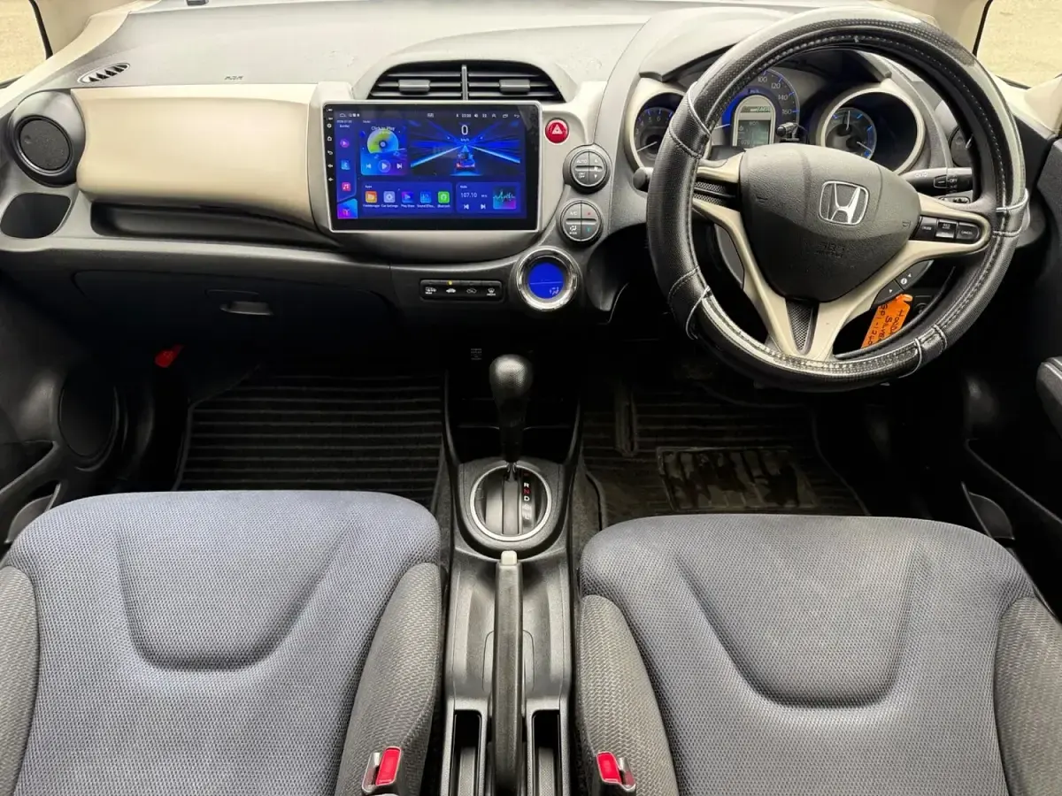 Used Honda Jazz Hybrid 102 HP (75 kW) 2026 Silver Hatchback