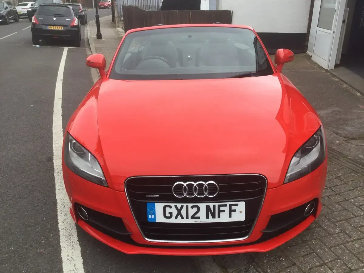 Usado Audi TT Roadster S-Line 170 HP (125 kW) 2012 Vermelho Cabrios