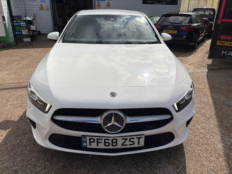 Used Mercedes A180 Executive 116 HP (85 kW) 2018 White Hatchback