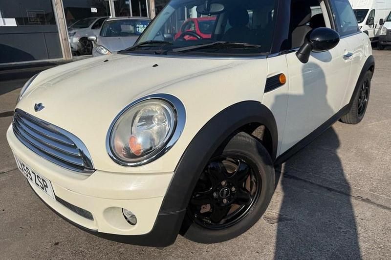 Used Mini Cooper Hatch 2009 White Hatchback