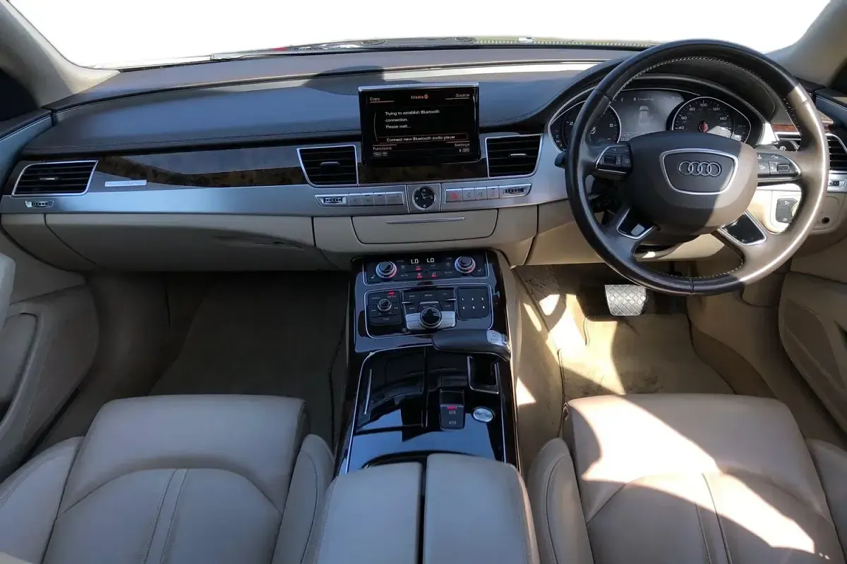 Used Audi A8 Comfort 262 HP (192 kW) 2016 Black Sedan