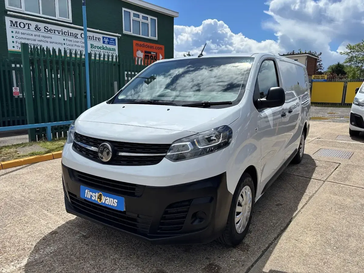 Used Vauxhall Vivaro drive 100 HP (73 kW) 2023 White MPV