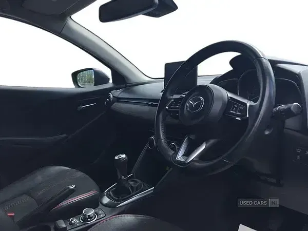 Usado Mazda 2 Homura-Aka 116 CV (85 kW) 2024 Rojo Utilitario