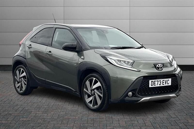Cardamom green with black Used 2023 Toyota Aygo Hatchback | £14,295 (Fair price) - Image 1/4