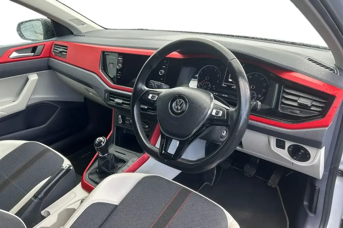 Begagnad VW Polo Beats 80 HK (58 kW) 2020 Silver Halvkombi