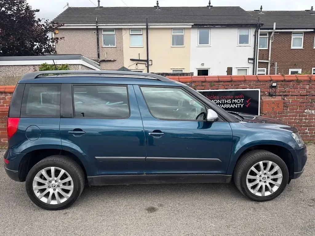 Used Skoda Yeti SE 105 HP (77 kW) 2014 Blue SUV