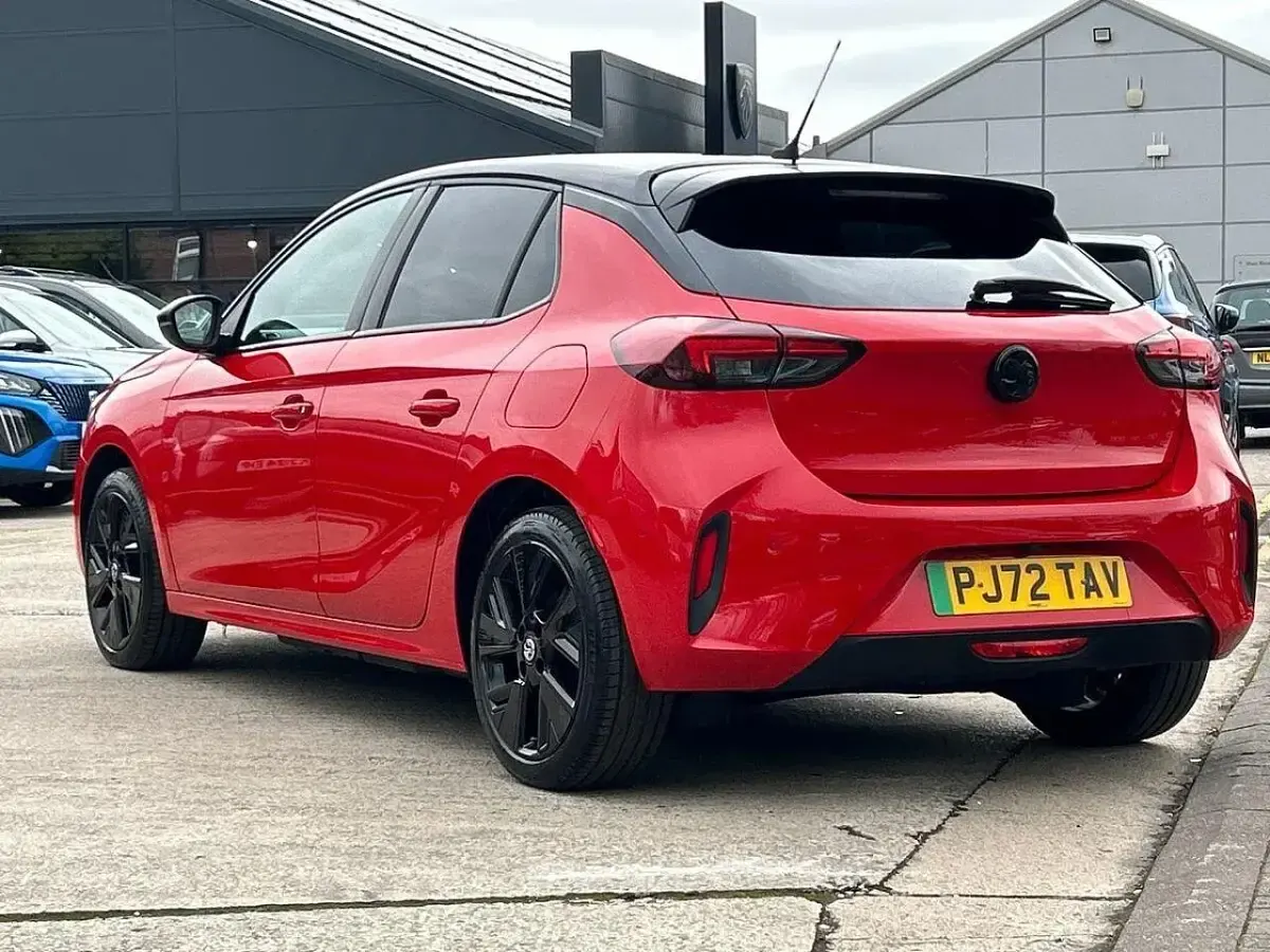 Second-hand Vauxhall Corsa-e Edition 100 kW (136 CP) 2022 Roșu Hatchback