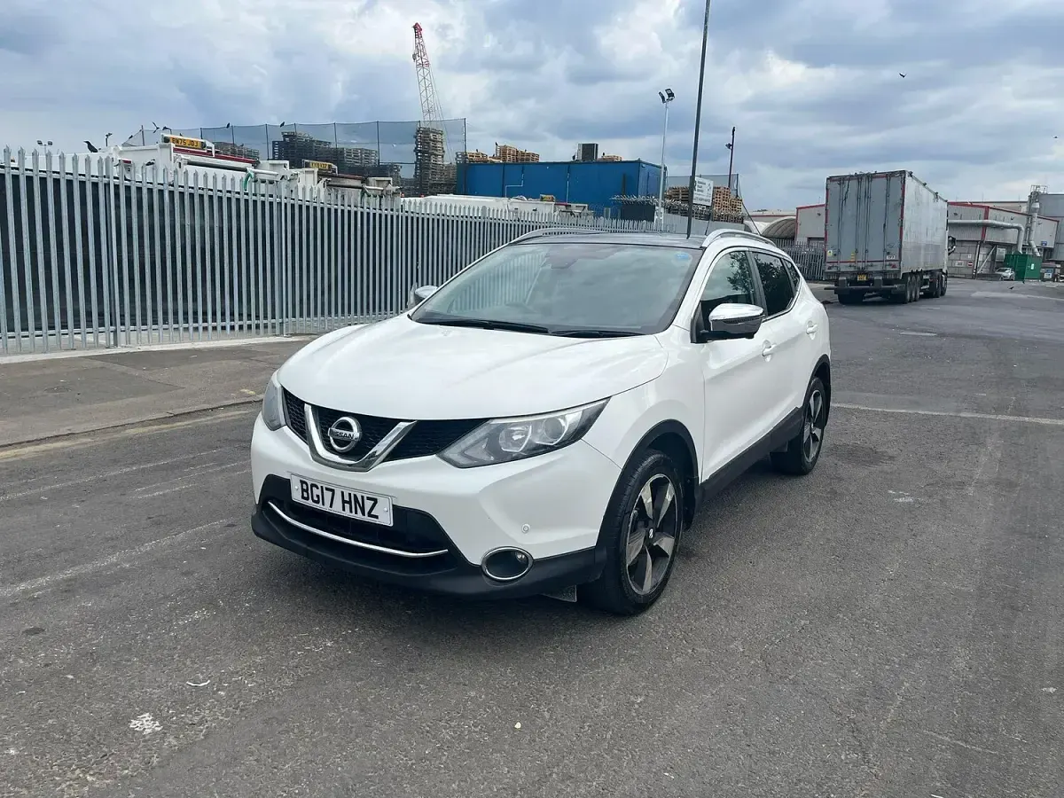 Used Nissan Qashqai N-Connecta 2017 White SUV