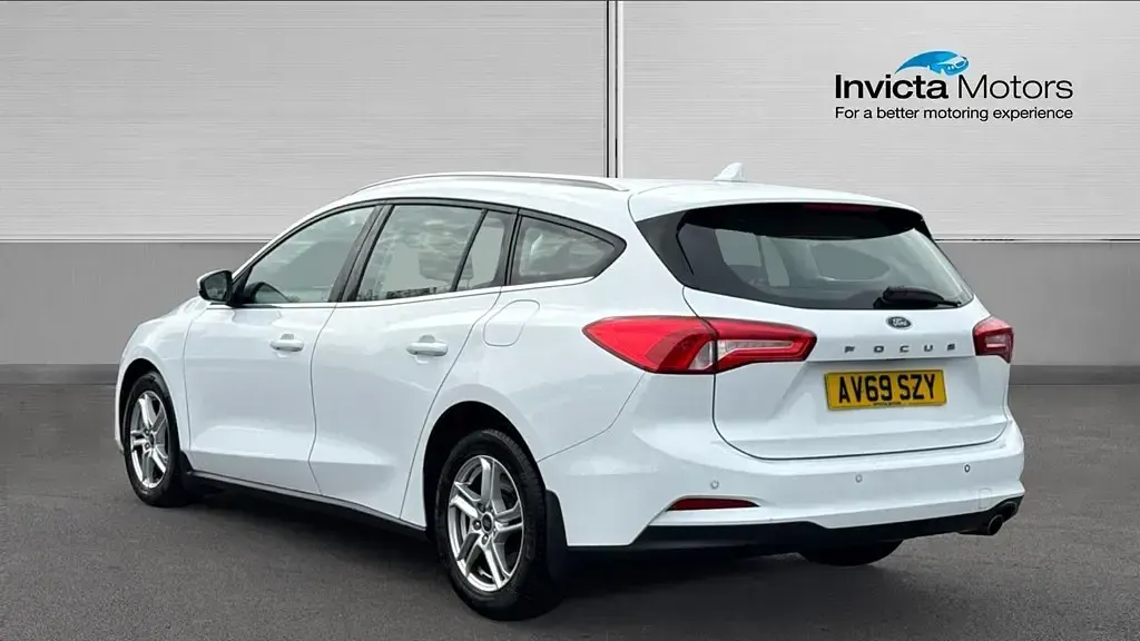 Begagnad Ford Focus Zetec 120 HK (88 kW) 2019 Vit Kombi