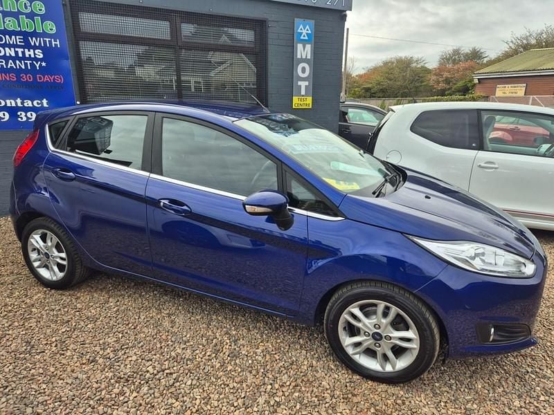 Begagnad Ford Fiesta Zetec 2017 Blå Halvkombi