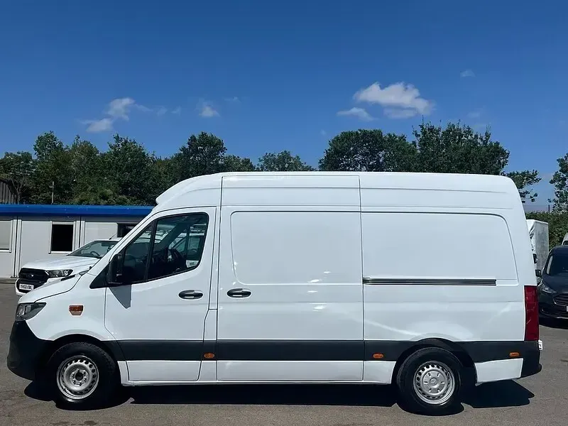Used Mercedes Sprinter 143 HP (105 kW) 2018 White Van
