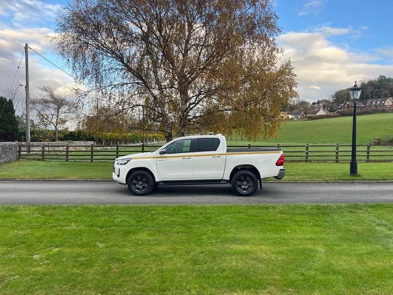Used Toyota HiLux 150 HP (110 kW) 2023 White Pickup