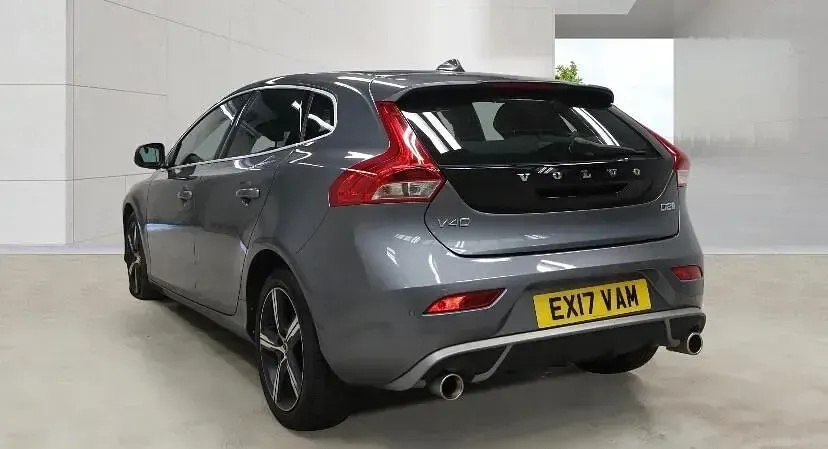 Used Volvo V40 R-Design 120 HP (88 kW) 2017 Grey Hatchback