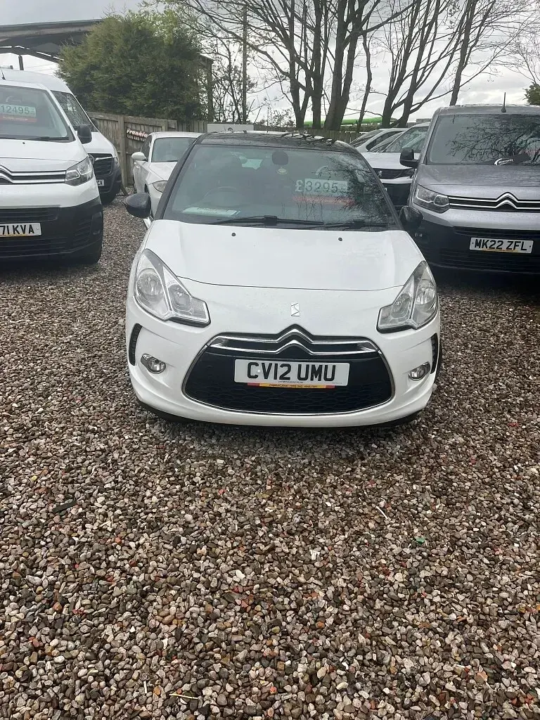 Used Citroën DS3 110 HP (80 kW) 2012 White Hatchback