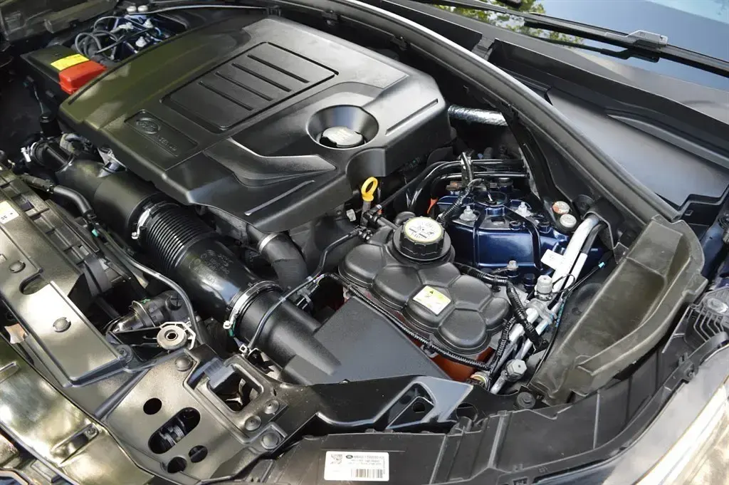 Second-hand Land Rover Range Rover Velar SE Dynamic 404 CP (297 kW) 2021 Albastru SUV