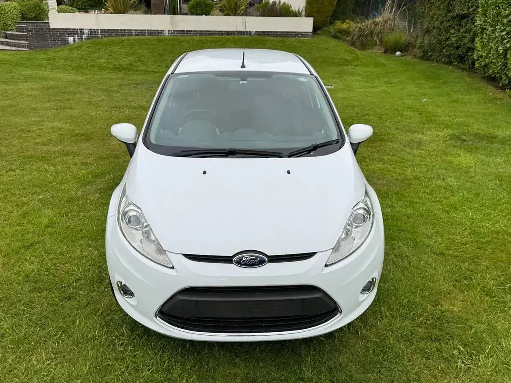 Used Ford Fiesta Zetec 94 HP (69 kW) 2012 White Hatchback