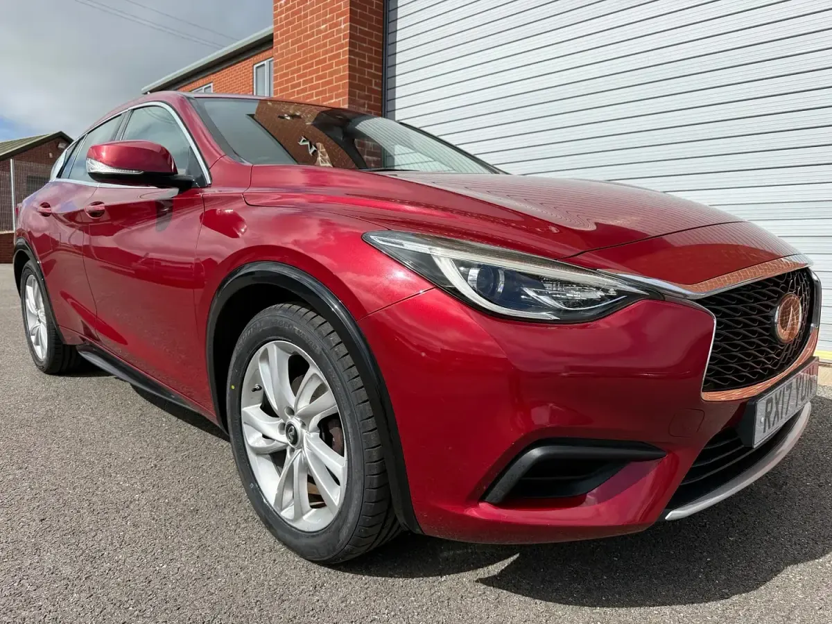 Used Infiniti Q30 109 HP (80 kW) 2017 Red Hatchback