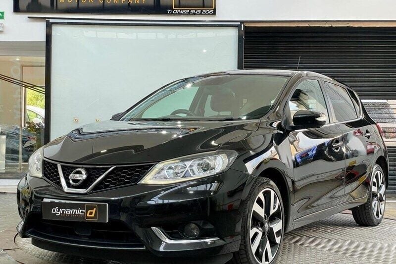 Black Used 2016 Nissan Pulsar Tekna Hatchback | £5,390 (Good price) - Image 1/1