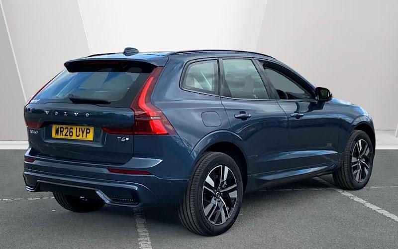 Ny Volvo XC60 Plus 350 HK (257 kW) 2025 Röd SUV