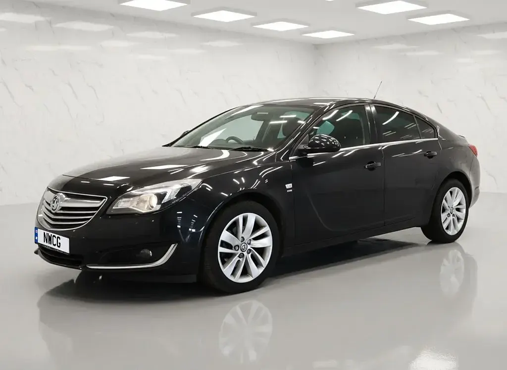 Usado Vauxhall Insignia SRi 140 CV (102 kW) 2015 Negro Utilitario