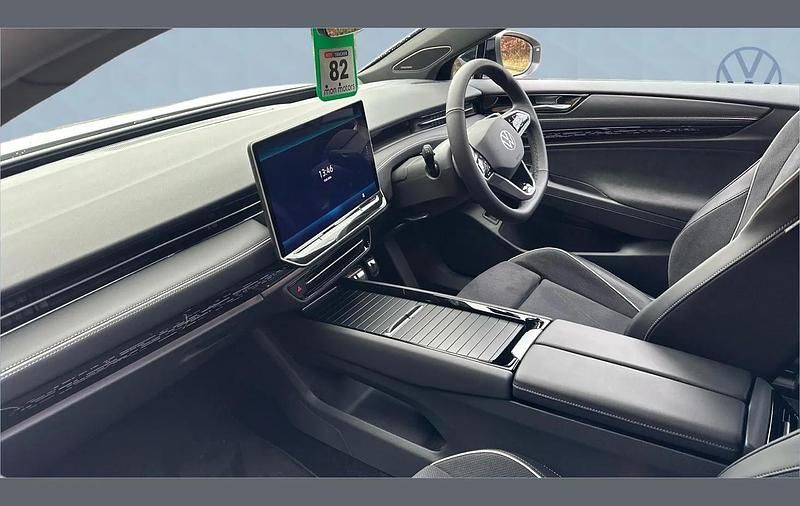 New VW ID.7 Pro 210 kW (286 HP) 2026 Glacier white metallic black Hatchback