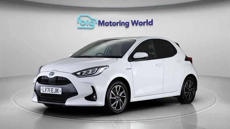 Used Toyota Yaris Hybrid Design 114 HP (83 kW) 2021