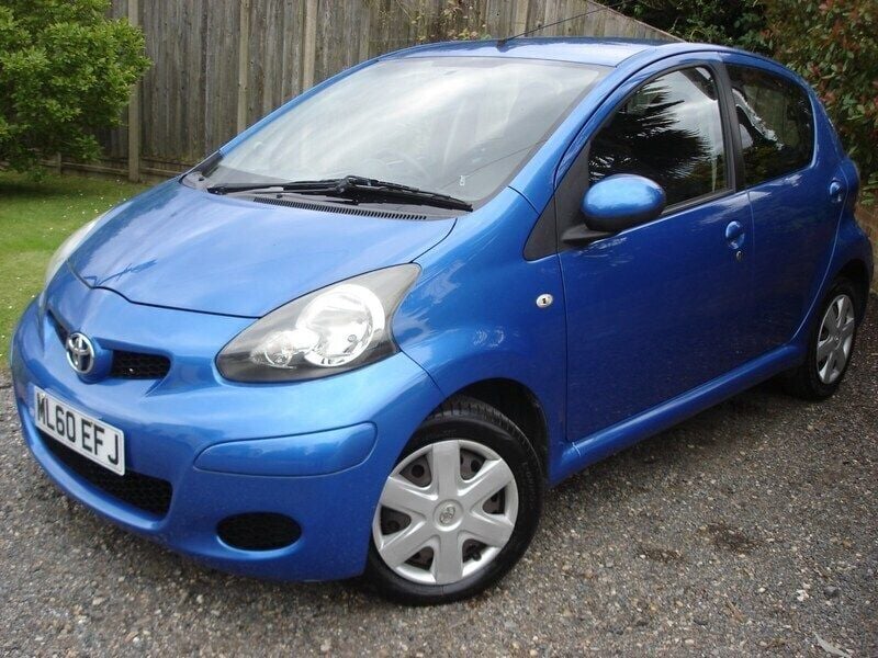 Used Toyota Aygo 67 HP (49 kW) 2011 Blue Hatchback