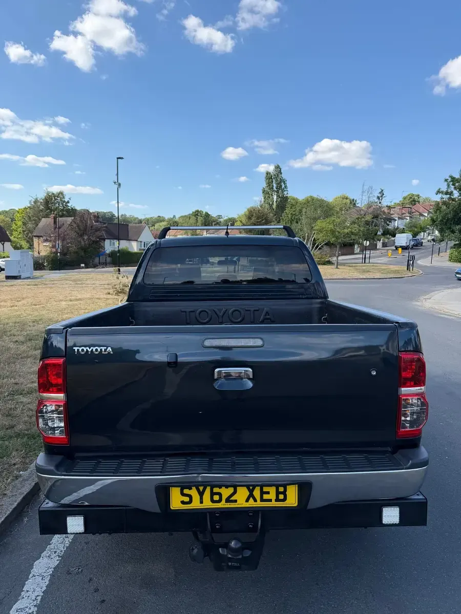 Used Toyota HiLux 171 HP (125 kW) 2012 Grey Pickup