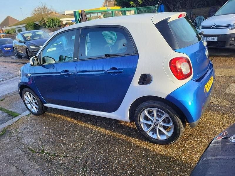 Used Smart ForFour Passion 90 HP (66 kW) 2018 White Hatchback