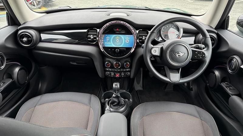 Used Mini Cooper Classic 134 HP (98 kW) 2022 Green Hatchback