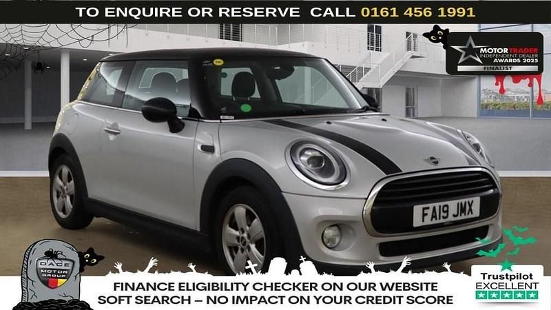 Silver Used 2019 Mini Cooper Classic Hatchback | £9,940 (Good price) - Image 1/4