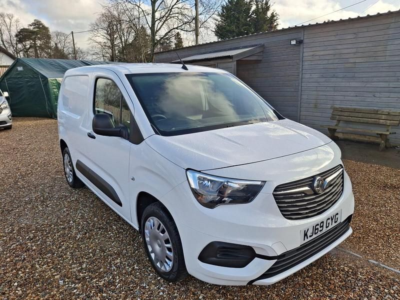 Used Vauxhall Combo Sportive 100 HP (73 kW) 2020 White Van