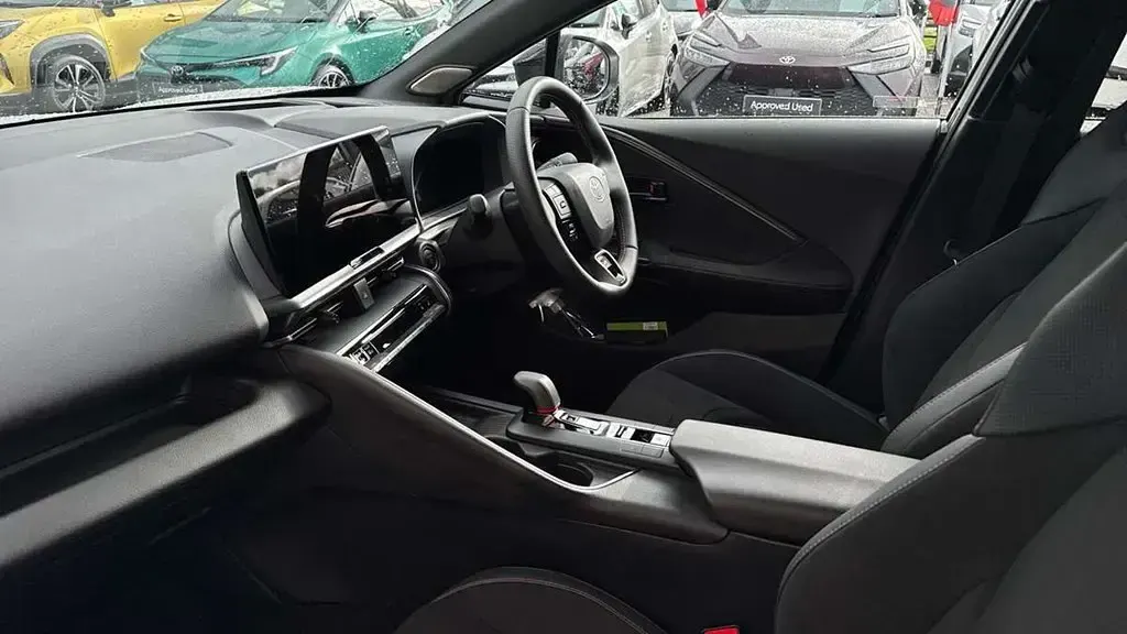 Second-hand Toyota C-HR Sport 220 CP (161 kW) 2025 Argintiu SUV